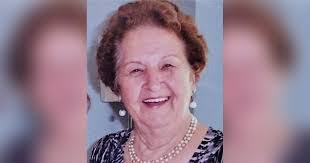 Louise Sprouse's Instagram, Twitter & Facebook