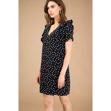 Fleuris, à pois, ou géométriques, ils sont longuement réfléchis dans nos ateliers pour vous apporter des tenues uniques, un style affirmé et personnalisé. Robe Courte A Pois 3 Suisses