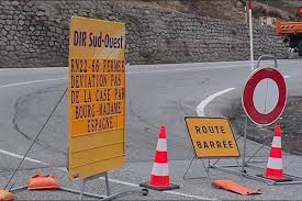 La rn 22, entre le pas de la case et la france, sera fermée pendant un mois. La Nationale 22 Qui Relie Les Pyrenees Orientales Et L Ariege Avec L Andorre Rouverte D Ici Fin Mai