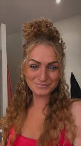 Søger (helst) en 2 værelses lejlighed i/omkring Randers. Budget 5000 plus  minus, med det hele. Eneste krav er hund tilladt. Har en på 15 kg.