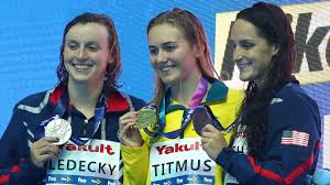 Australia's ariarne titmus celebrates her gold medal in the women's 400 meters. Swimming World Championships 2019 Ariarne Titmus Upsets Katie Ledecky In 400m Freestyle