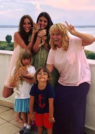 Horia brenciu (46 ani) are patru copii: Ce FrumoasÄƒ Este Fata Cea Mare A Lui Horia Brenciu Andreea A Implinit 29 De Ani È™i Artistul I A Transmis Un Mesaj EmoÈ›ionant O Iubesc Foarte Tare