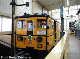 Wir sind seit über 20 jahren für die modellbahn aktiv, führen in unserem modellbahnshop alle. Brand Im Verkehrsmuseum Nbg Berliner Fahrzeuge Www Bahninfo Forum De