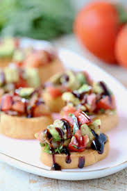 Tomato Basil Bruschetta Is Combined With Creamy Avocado And Served Atop Crispy Toasted Baguette Sl Bruschetta Recipe Avocado Bruschetta Recipe Bruchetta Recipe