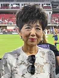 Elle Kang's Instagram, Twitter & Facebook