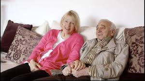 Charles aznavour est décédé le lundi 1 octobre 2018 à mouriès (paca), france. Charles Aznavour Que Devient Sa Femme Ulla Deux Ans Apre Closer