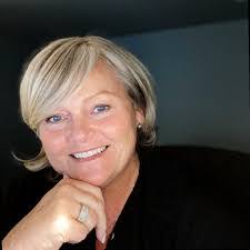 Deanna Seaton's Instagram, Twitter & Facebook