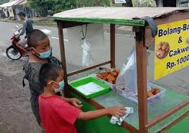 Hanya saja permukaannya kadang ditambahkan lebih banyak wijen putih. Latihan Mandiri Dua Bocah Sd Di Kudus Jualan Bolang Baling