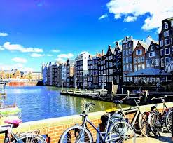 تاريخ اليوم في عاصمة هولندا (أمستردام). Tripadvisor Amsterdam E Una Citta Stupenda Piccola E Caratteristica Camminando Lungo I Bellissimi Canali D Acqua Che Attraversano Questa Cittadina Si Ha Un Piacevole Disaccordo Di Sensi L Attivita E Il Brulicare Di