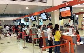 Theo đó, để hỗ trợ công tác chống dịch tại tp.hcm, lãnh đạo bộ gtvt cho hay trước mắt trong một tuần sẽ điều phối những chuyến bay đưa người việt nam bị kẹt ở nước ngoài về nước không hạ cánh xuống sân bay tân sơn nhất. Vá»‹ Tri Quáº§y Lam Thá»§ Tá»¥c Check In Cac Hang Hang Khong Táº¡i San Bay Tan SÆ¡n Nháº¥t Bestprice