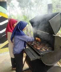 Panggang getra, alat panggang grill, alat panggang ikan bakar, alat panggang ikan gas, alat panggang ikan tanpa arang, alat panggang jual alat panggang modern. Smk Agribisnis Dangau Datuk Sulap Drum Bekas Jadi Alat Pengasap Ikan Radar Bengkulu Online