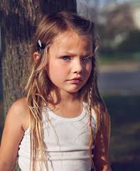 Sans visage, il convient pour des vêtements fille, garçon et unisexe. Tallia Burk Les Plus Grandes Marques S Arrachent Deja Cette Magnifique Petite Fille De 5 Ans