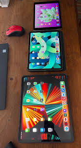Dark mode (similar to night mode) is a darker theme that can reduce eyestrain and make it more pleasant to view apps like facebook. Ukixnuzzp1hhxm