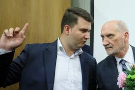 Odmieniony bartłomiej misiewicz gwiazdą premiery filmu lecha majewskiego! Propozycja Pracy Za Seks Nowe Watki Ws Bartlomieja Misiewicza Polityka Newsweek Pl