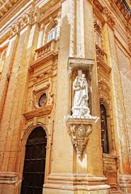 Vous pouvez nous confier vos intentions de prière à sainte rita et nous faire part des grâces obtenues par son intercession.vous avez aussi un accès facile à la revue sainte rita, ainsi qu'aux livres et objets religieux de la boutique sainte rita. Statue De Saint A La Basilique De Notre Dame Du Mont Carmel La Valette Malte Banque D Images Et Photos Libres De Droits Image 75174358