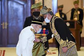 He was the first director of institut teknologi mara (now tan sri arshad ayub is known as the person responsible for the development of universiti teknologi mara (uitm), a university that. Tun Kepada Tengku Maimun Arshad Ayub