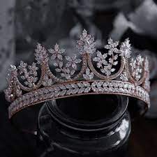 But what does the prolific crown emblem mean, and why was the artist so obsessed with it? Korona Royalty Aesthetic Crown Aesthetic Fantasy Crown