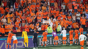 U vindt hier ook veel informatie over de. Knvb Verwacht Oranjelegioen Van Duizenden Fans In Boedapest Nos