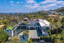 Kobe bryant's $8 million worth house, photo source: Joe Pompliano On Twitter Jeffrey Feinberg A Hedge Fund Executive Basketball Fan Has Purchased This 44 Million Home In Los Angeles 48 000 Sq Ft 3 Rooftop Decks Indoor Outdoor Pools