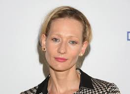 Co się stało i kiedy będzie można obejrzeć produkcję o życiu agnieszki osieckiej? Osiecka Kiedy 1 Odcinek W Tvp Dni I Godziny Emisji Eska Pl