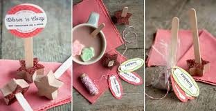 Sucette Au Chocolat Au Lait Moule En Forme D Etoile Et Saupoudre De Perles Sucrees Multicolores Sucette Chocolat Chocolats Faits Maison Chocolat Chaud Maison
