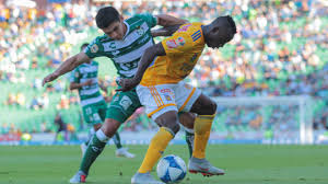 Francisco venegas intentó un pase en profundidad pero jürgen damm estaba en posición de fuera de juego. Liga Mx Apertura 2020 Tigres Vs Santos Horario Y Donde Ver Por Tv En Vivo El Duelo De La Jornada 5 Marca Claro Mexico