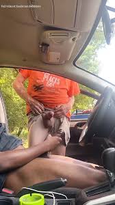 Saya tertangkap sedang membelai oleh seorang ayah tua dengan kontol besar!