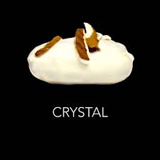Crystal Datte Fourree A L 039 Amande Torrefiee Nappee De Chocolat Blanc Et Parsemee D 039 Eclats D 039 Amande Le Gourmet En 2020 Dattes Chocolat Blanc Torrefier