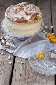Die typischen grundteige wie rührteig, biskuitteig und mürbeteig, lassen ein paar frische früchte, nüsse oder schokoladenstücken hinzufügen schon ist der kuchen fertig. Schneegestober Auf Der Mango Bananen Flockentorte Foodsister In Travel Mode