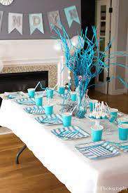 His fabulous and frugal diy frozen birthday party was decorated entirely from free printables, dollar store items, and items i already owned. Frozen Table Decoration Novocom Top