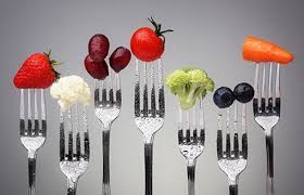 Vegan ve vejetaryen beslenme, toplayıcı insanların dönemi kadar eski olsa da avcılıkla ve ateşin bulunmasıyla birlikte yenmeye başlanan hayvanlar yüzünden unutulmuş durumdaydı. Universitelerde Vegan Vejetaryen Menu Mucadelesi Yayiliyor Emre Hacan Bianet