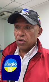 Funcionarios reciben honores por gestión de evidencias y desarme