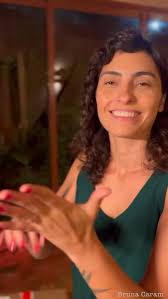 Amor Perfeito, essa lindeza, com o violão perfeito de @norbertovinhas ! Tô  pegando gosto por cantar em eventos e casamentos além dos shows. Já pensou  eu cantar no seu? E-mail contato de