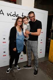 Alguns anos e 3 filhos depois acho que já desistiram, escreveu a cantora. Carolina Deslandes Lanca Blog A Vida Toda