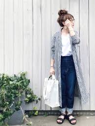 羽織物や帽子が大活躍 お洒落な人の夏物トレンドを取り入れた 紫外線対策 コーデ キナリノ ファッション ファッションスタイル ファッションアイデア