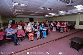 Pintu utama (masuk), uitm puncak alam adalah 909 meter jauh, 12 min dengan berjalan kaki. Aduan Uitm Shah Alam Soalan 48
