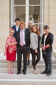 A noter la présence de la famille chapoutier à la 448e des plus grandes fortunes françaises. Affiche Film Lestuche3 La Famille Tuche A L Elysee Pour Gouverner La France Cinema Les Tuches Deguisement Cinema Isabelle Nanty