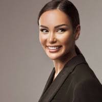 Dora Smith's Instagram, Twitter & Facebook