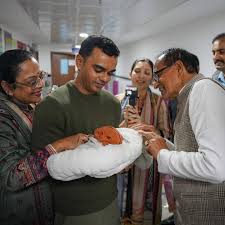 केंद्रीय कृषि एवं किसान कल्याण तथा ग्रामीण विकास मंत्री, भाईसाहब श्री Shivraj  Singh Chouhan जी एवं भाभीजी श्रीमती साधना सिंह चौहान जी आज दादा-दादी ...