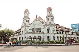 Lawang sewu merupakan bangunan bersejarah peninggalan belanda. Lawang Sewu Semarang Tempat Wisata Semarang Bakso Agung