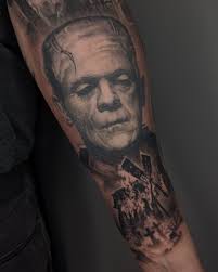 Full view of this wrapping little fella 🖤 thank you so much @bella.craig !  . . . . . . #blackworktattoo #athensgaartist #octopustattoo #finelinetattoo  #freshink #athensgatattoo #gatattooers #ladytattooers #chicolousfinetattoos