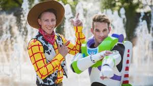 Disneybounding Couple Wows Wedding Guests With Woody And Buzz Lightyear Costumes Youtube
