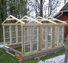 Daher nehmen wir uns als projekt vor, ein größeres selber zu bauen. Quellbild Anzeigen Anzeigen Quellbild Selbstgebautes Gewachshaus Garten Gewachshaus Gewachshausplane