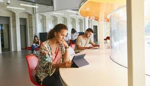 Emploi Les 10 Bonnes Raisons De Choisir Aix Marseille Universite L Etudiant