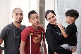 Marcell diketahui pernah memeluk katolik. Momen Manis Kala Putra Sulung Dewi Lestari Banjir Empati Di Sekolah Pasca Kecelakaan Semua Halaman Grid Id