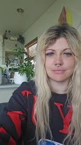 Iesha Campbell's Instagram, Twitter & Facebook