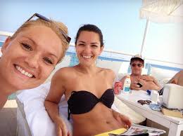 Episode summary, trailer and screencaps; White Beach With Friends Komikerfrue No