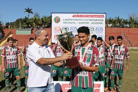 Cbf proíbe fluminense de reclamar da arbitragem: Fluminense Recebe Taca De Campeao Do Catarinense Junior Serie C Federacao Catarinense De Futebol