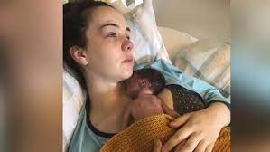 Schwerer Abschied Mutter Verbringt Zwei Wochen Mit Tot Geborenem Baby