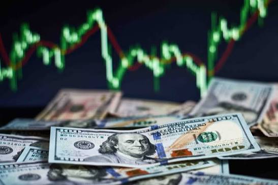 Dollar Holds Above 100 as BOJ and Global Rate Decisions Drive FX Volatility